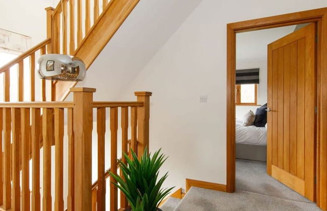 Serene Riverside 6BR Luxury Retreat in Curdridge - Photo 37