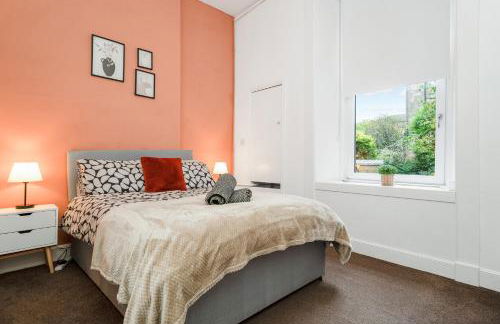 4 Beds - City Gateway Getaway with Free Parking - Foto 3