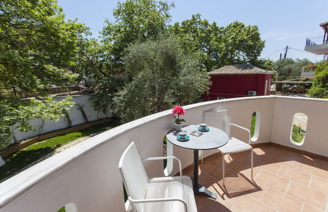 Oasis Exclusive - Photo 59