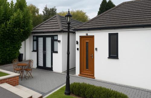 Stylish Detached Studio, Banstead with off street Parking - Photo 19