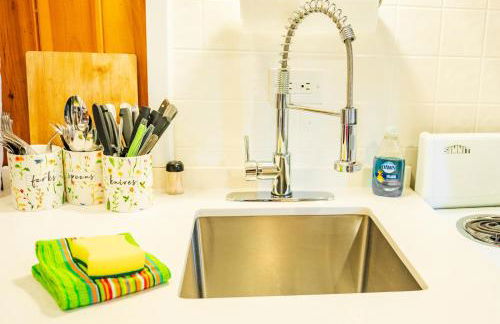 Cottage 5-6 - 2 Bedroom 1 Bath End Unit with Kitchenette Private Courtyard Pet Friendly fee applies - Photo 22