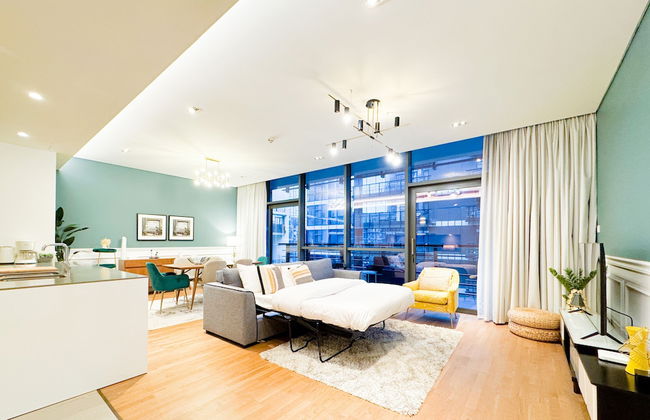 Aya - Impeccable 1BR Apartment with Balcony in City Walk - Photo 17