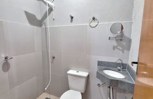 CASA - 2 minutos do aeroporto - 3 qtos com ar - Foto 7