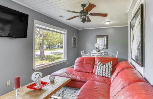 12 Mi to Lake Access Port Arthur Apt with Yard - Photo 6