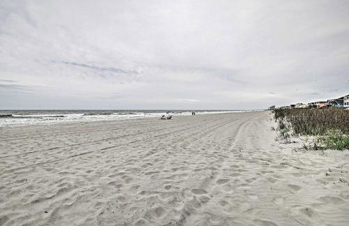 Couples Retreat with Balcony in Surfside Beach! - Foto 21