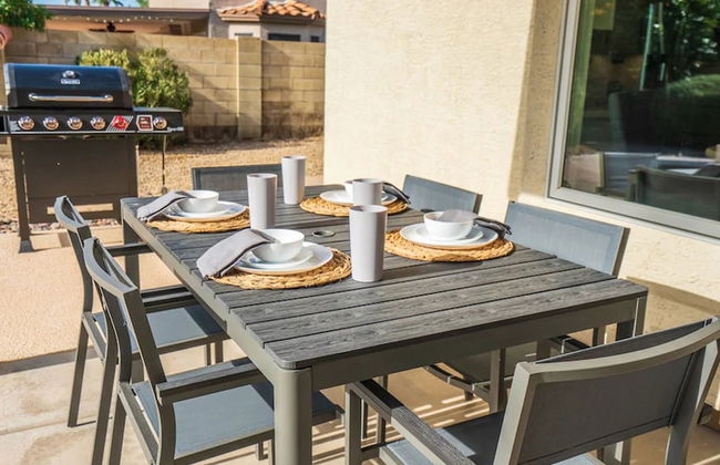 New Listing! Stylish 4 Bdrm W/pool and Game Room - Foto 40