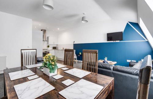 Huge Apartment - 8 Beds - Free Parking - Long Stays! - Foto 3