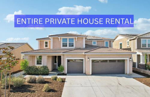 Entire Private House with 3000 sqft, Gated Yard, Garage, Nice View, 5 Bedrooms 4 Bathrooms, Available Now - Foto 1