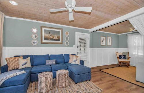 Beachglass Cottage - Family Friendly Kids and Pets - Photo 10