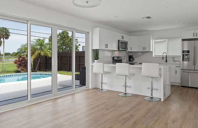 Dreamy 4BR Getaway w Private Pool Luxe Patio in Miramar - Foto 15