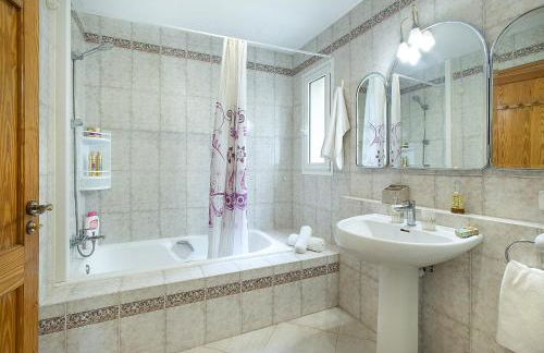 Owl Booking Villa Laura - 8 Min Walk to the Beach - Foto 12