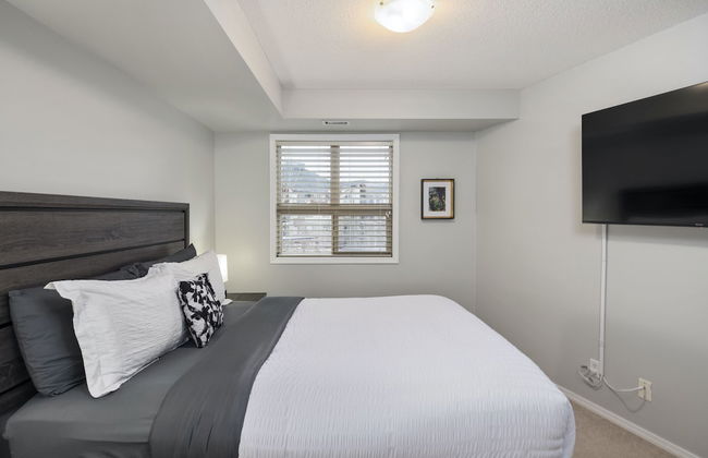 AMAZING 3Br Condo | Heated Pool & Hot Tub | Hm Theatre | Pool Table - Photo 9