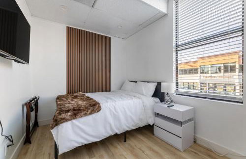 Walking distance to Caltech convention Center Pasadena Landmark room - Photo 1