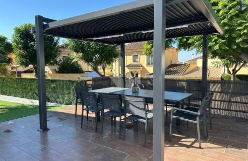 Lux Villa with Year-Round Heated Pool & Game Room - Foto 24