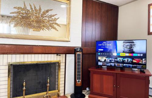 Entire Home in Buffalo - 6 Guests 3 Bedroom 1 Bath - Convenient Location - 25min to Niagara Falls - Foto 6