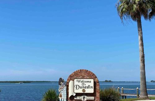 Condo in Waterfront Resort with Balcony Close to Beaches Free Bikes - Photo 24