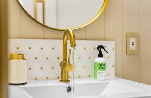 5 Min to Beach - Heated Pool Hot Tub 85 TV's BBQ Games - Foto 51