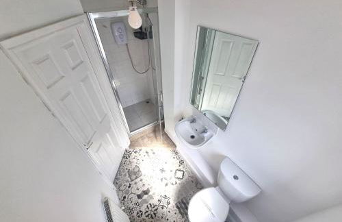 3 Bedroom House Perfect for Family Work Stays Easy Access to Manchester Oldham - Foto 25