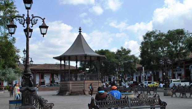Plaza principal de Santa Clara del Cobre