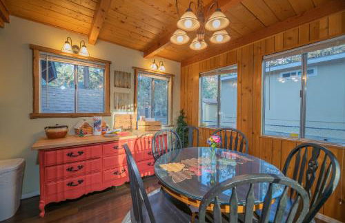 Far Enough Cabin - Chalet style cabin, walking distance to the trails! Foosball table! - Foto 14