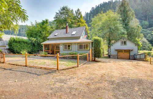 Historic Mapleton Cottage with River Views and Hot Tub - Foto 28