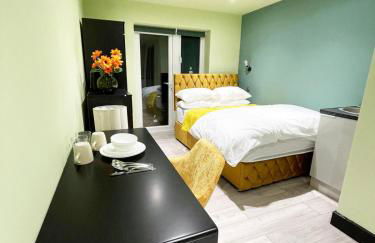 Private Family and Business Rooms Harrow Fast WiFi - Photo 19