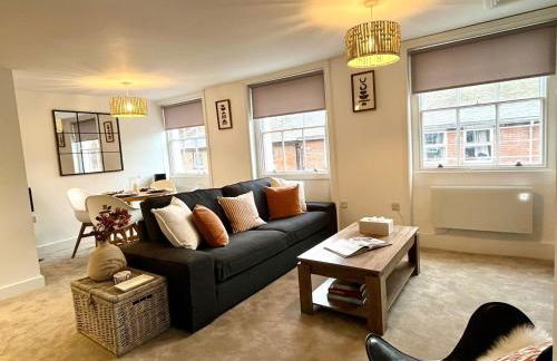 Charming 2B Georgian Flat in Historic Tring - Photo 1