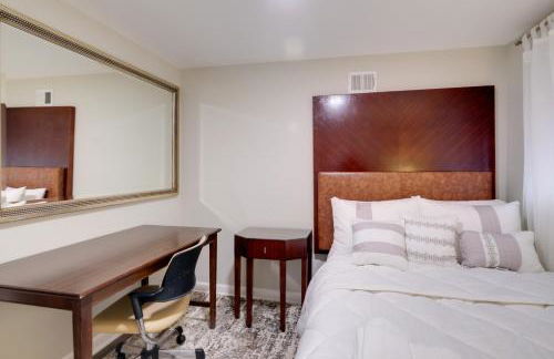 Great for Gatherings! Modern Lanham Duplex - Foto 26