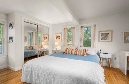 Babes Bungalow by Leavetown Vacations - Photo 13