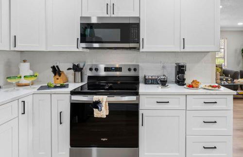 Stunning Tampa Stay Prime Location & Comfort! - Foto 14