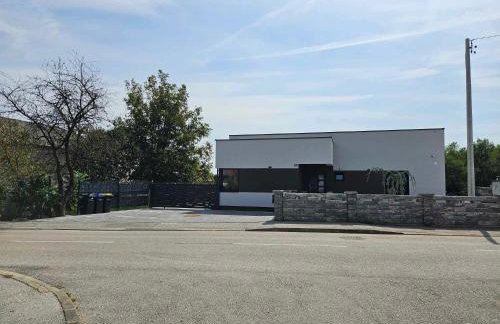 Villa Joy with Pool,Jacuzzi,E Auto Station - Foto 4