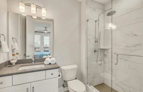 NEW Luxe 4BR 12 Beds - RoofDeck Views - Chefs Kitchen - Foto 19