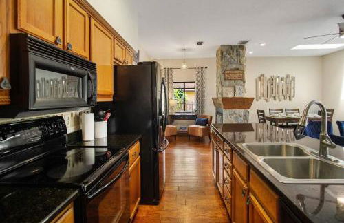 Family Friendly Pool Paradise Retreat Near Beaches - Foto 29