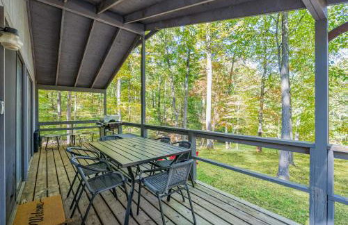 Spacious w Hot Tub, Fire Pit, Deck, Grill and WiFi - Foto 23