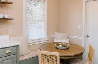 Speakeasy, Hot Tub, Putt Putt, Outdoor Theatre, 8 minutes from Downtown Greenville - Foto 14