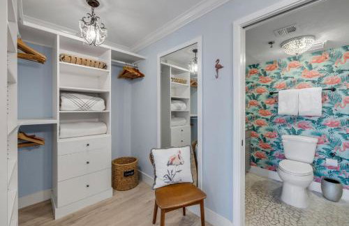 New dog-friendly Listing! Updated direct oceanfront with spacious balcony and heated pool - Foto 32