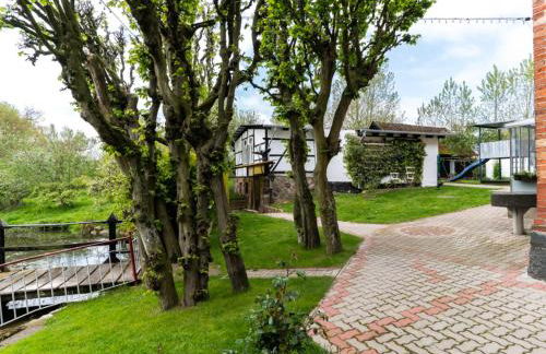 Family-Friendly Home with Garden - Foto 10