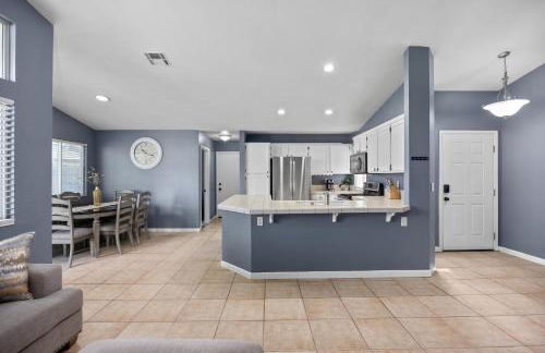 3 Bed 2 Bath Newly Furnished - Available Now - Photo 7