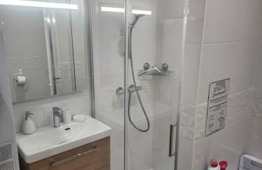 La Marmotte- Charme montagnard en centre ville et station à proximité - Foto 15