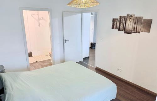 LeT2 Appartement Moderne avec Terrasse et Parking - Foto 14