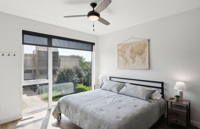 New Modern Townhome With Rooftop Patio 2 Bedroom Townhouse by RedAwning - Foto 4