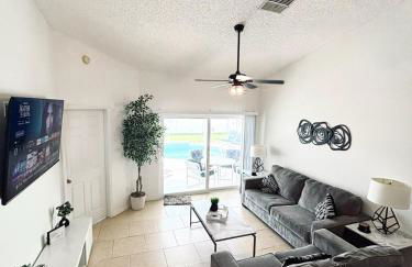 Family Home, Near Disney-Private pool, Spacious 3BR Retreat - Photo 16