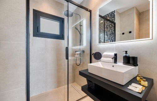 VACATION MARBELLA I Villa Marbesa White Pearl, Two Private Pools, 3min walk to the Beach, Fastest WiFi, Built in 2024 - Photo 28