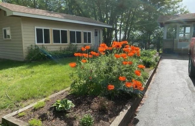 Amazing Lakefront Retreat On Long Lake! 2 Bedroom Home by RedAwning - Foto 31