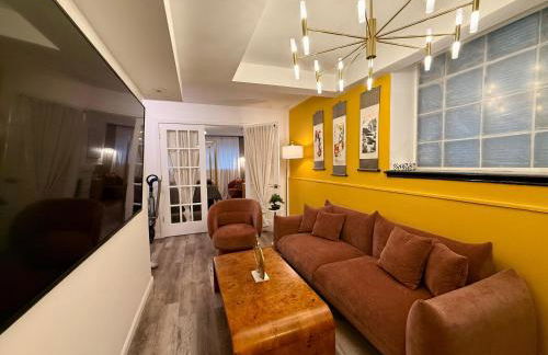 Gold Coast 2BR Suite Near Oak Street - Photo 6