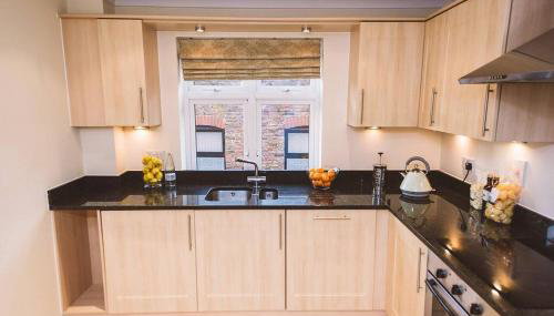 ! LARGE ! Apartment Central Leatherhead Sleeps 6! - Foto 4