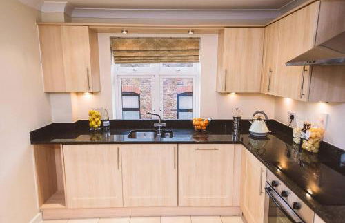 ! LARGE ! Apartment Central Leatherhead Sleeps 6! - Foto 4