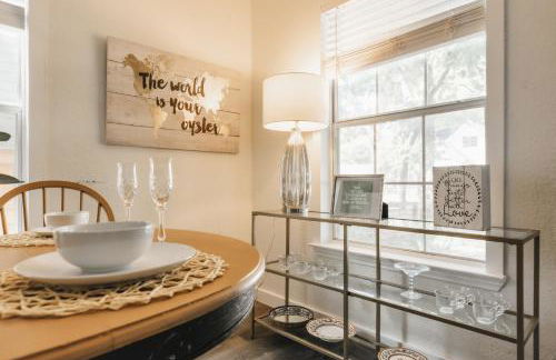 Longhorn Home with King Bed & Rain Showers Walk to DT Activities, Lake & Eateries - Foto 18