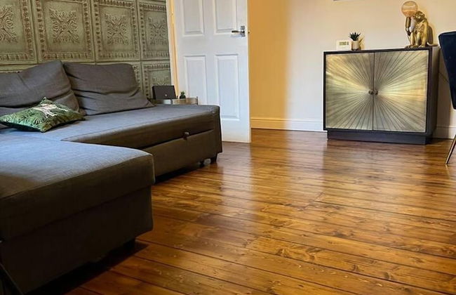 Inviting 3-bed Apartment in Newcastle Upon Tyne - Photo 4