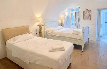 Casa Valentino in Via Liberale Isolabona Sleeps 8 Isolabona Italy - Foto 6